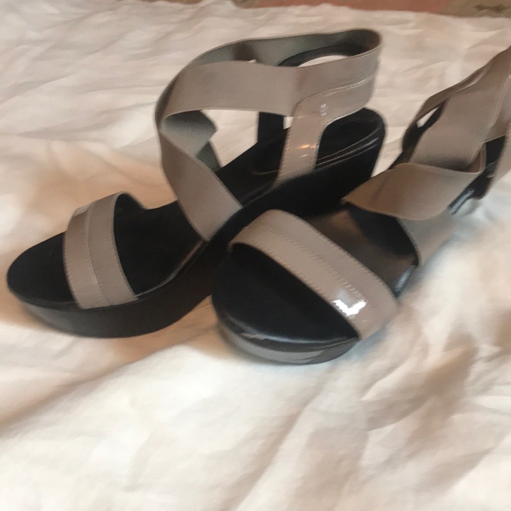 Charles David Platforms - Picture 2 of 4